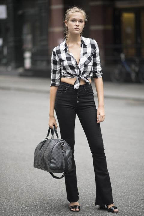 camicia a scacchi bianca e nera