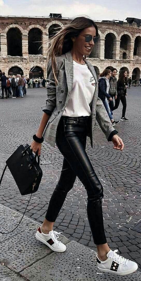 Pantaloni in vinile neri
