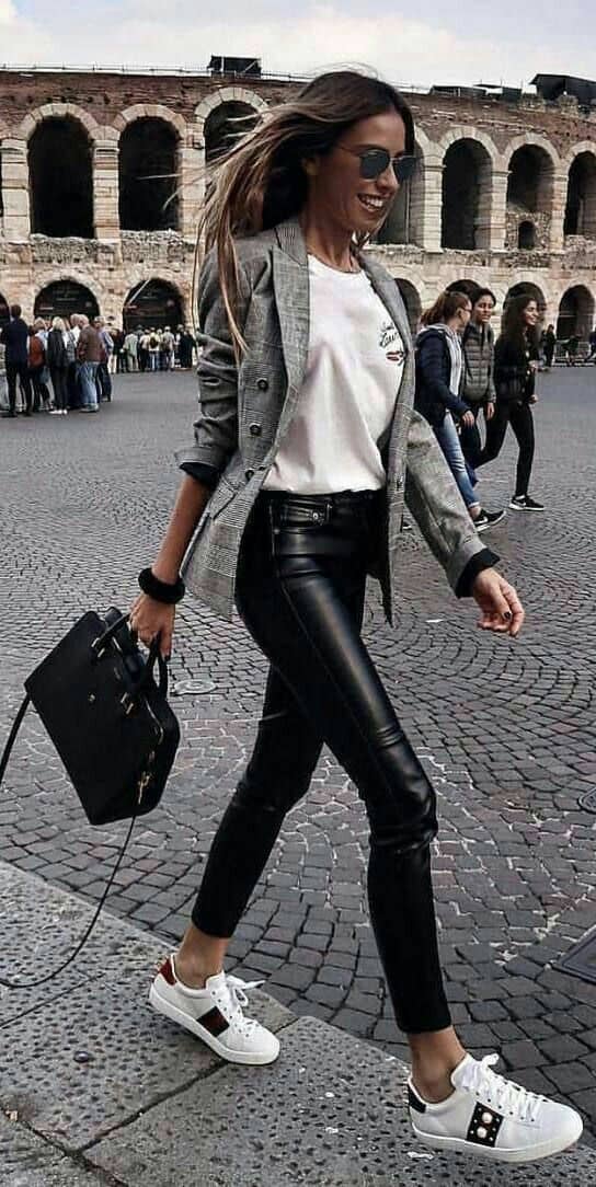 Pantaloni in vinile neri